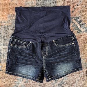 What’s Kickin maternity shorts. Size M